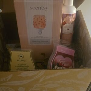 Scentsy Pink and Cream Bath & Body Set